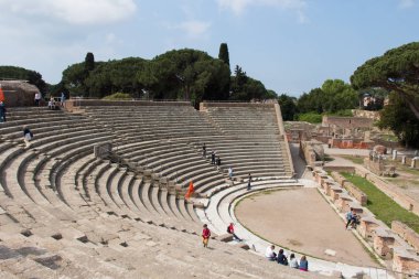 Ostia Antica'daki Antik Roma tiyatrosu, Roma eyaleti, Lazio, İtalya.