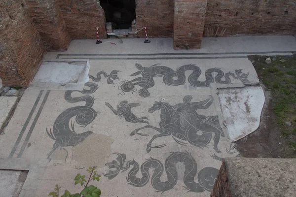 Мозаїчна підлога в лазні Нептун, Остія-Антика, провінція Рим, Лаціо, Італія. — стокове фото