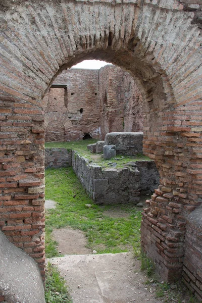 Ruinas romanas antiguas, Ostia Antica, Provincia de Roma, Lacio, Italia . —  Fotos de Stock