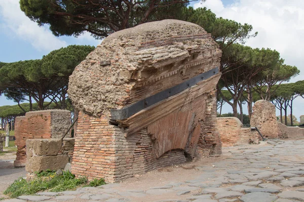 Ókori római kori építési technika Ostia Antica romjai, nagy régészeti lelőhely, Lazio, Olaszország. — Stock Fotó