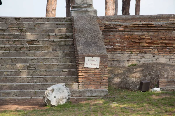 В древнеримском порту Остия-Антика, провинция Рим, Лампедуза, Италия . — стоковое фото