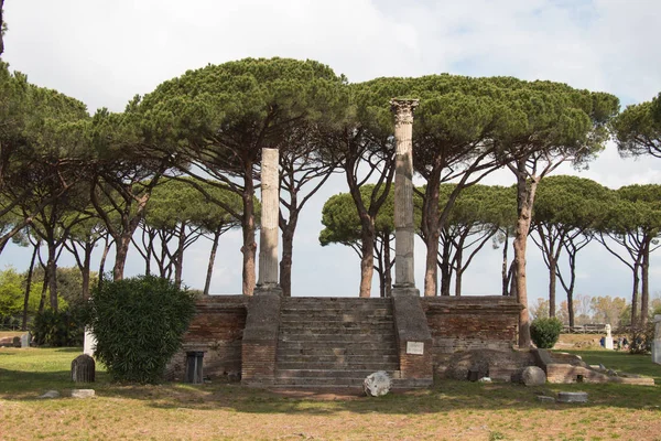 Getreidetempel im antiken römischen Hafen von ostia antica, Provinz Rom, Latium, Italien. — Stockfoto