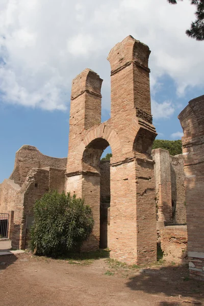 Terme del Foro в древнеримском порту Ostia Antica, провинция Рим, Лампедуза, Италия . — стоковое фото