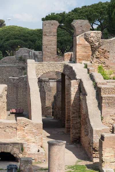 Terme del Foro i den antika romerska hamnen i Ostia Antica, provinsen Rom, Lazio, Italien. — Stockfoto