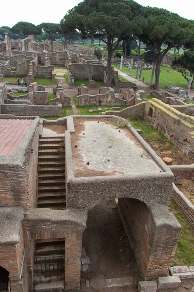 Termopolio az ókori római kikötő Ostia Antica, tartomány Róma, Lazio, Olaszország. — Stock Fotó