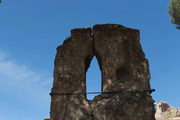 Antigas ruínas romanas no Monte Palatino, Roma, Lácio, Itália . — Fotografia de Stock