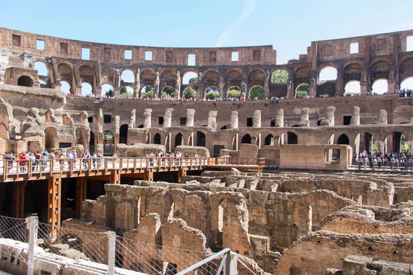 Interieur van Colosseum of Flavian Amphitheater, Rome, Lazio, Italië. — Stockfoto