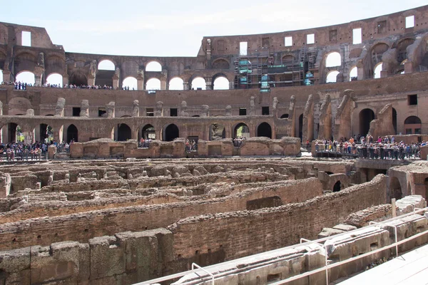 Interieur van Colosseum of Flavian Amphitheater, Rome, Lazio, Italië. — Stockfoto