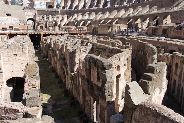 Vista detallada del interior del Coliseo, Roma, Lacio, Italia . — Foto de Stock