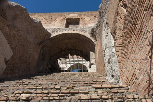 Детальный вид интерьера Колизея, Рим, Лампедуза, Италия . — стоковое фото