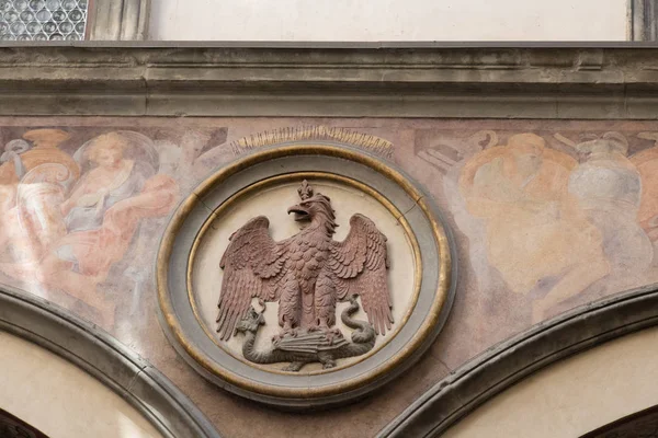 Znak na vnitřním nádvoří Palazzo Vecchio, Florencie, Toskánsko, Itálie. — Stock fotografie