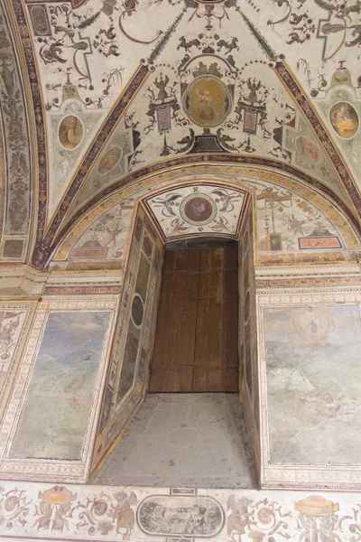 Affreschi nel primo cortile interno del Palazzo Vecchio medievale, Firenze, Toscana, Italia . — Foto Stock