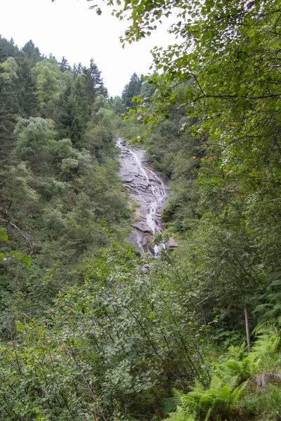 Pohled Horský Vodopád Lese Lombardie Itálie — Stock fotografie