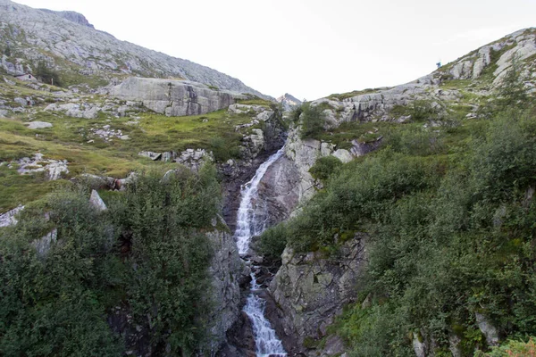 View Tall Waterfall Flushing Green Mountain Blue Sky Background Italian — Stock Photo, Image