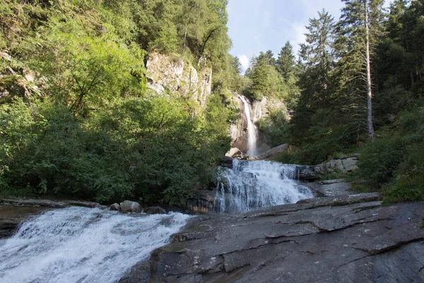 Der Blick Auf Den Bergwasserfall Salt Rebet Wald Braone Valley — Stockfoto