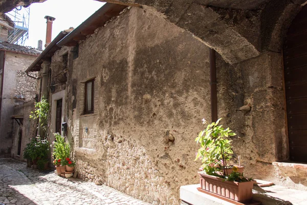 Abruzzo Italien August 2018 Blick Durch Einen Bogen Auf Ein — Stockfoto