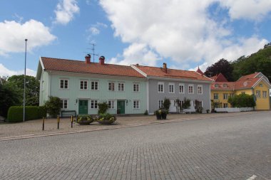 Bohuslan, İsveç - 17 Haziran 2019: Kungalv 'un eski kent manzarası 17 Haziran 2019, Kungalv, İsveç.