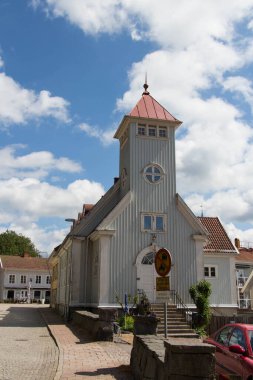 Bohuslan, İsveç - 17 Haziran 2019: Kungalv 'un eski kent manzarası 17 Haziran 2019, Kungalv, İsveç.