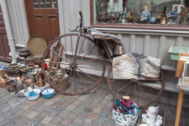 Göteborg, İsveç - 18 Haziran 2019: 18 Haziran 2019 'da İsveç' in Göteborg kentindeki eski Haga semtindeki antikacıların manzarası.