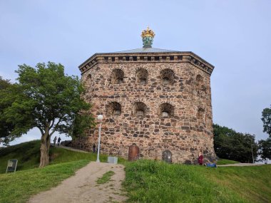 Gothenburg, İsveç - 16 Haziran 2019: Risasberget Hill 'deki Skansen Kronan kalesinin 16 Haziran 2019' da İsveç 'in Göteborg kentinde görülmesi.