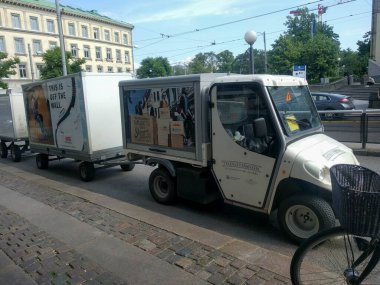 Göteborg, İsveç - 18 Haziran 2019: 18 Haziran 2019 'da İsveç' in Göteborg kentinde elektrikli taşıt manzarası.