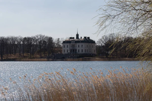 Mariefred Suède Avril 2019 Vue Extérieure Bâtiment Blanc Bord Lac — Photo