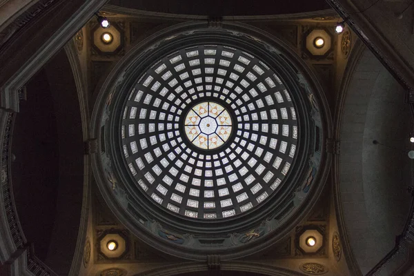 Stockholm, İsveç - 19 Mart 2019: İsveç Kraliyet Doğal Tarih Müzesi 'nin 19 Mart 2019 tarihinde Stockholm, İsveç' teki iç görünümü.