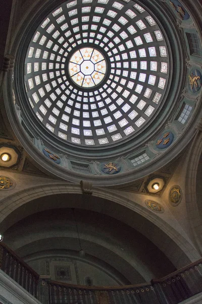 Stockholm, İsveç - 19 Mart 2019: İsveç Kraliyet Doğal Tarih Müzesi 'nin 19 Mart 2019 tarihinde Stockholm, İsveç' teki iç görünümü.