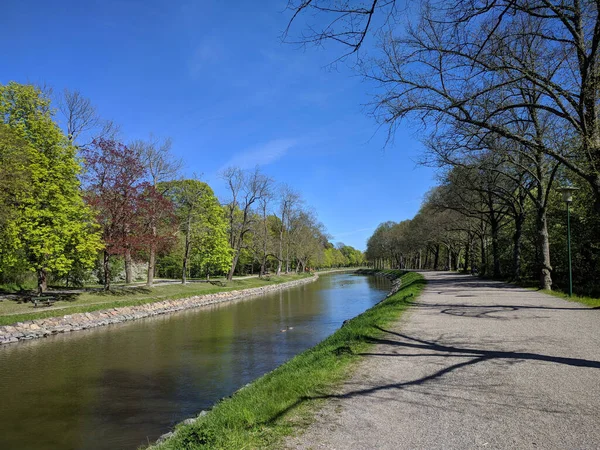 Widok Kanał Djurgardsbrunn Okresie Letnim Sztokholm Szwecja — Zdjęcie stockowe