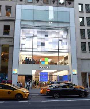 New York, Amerika Birleşik Devletleri - 25 Mayıs 2018: Microsoft store New York'ta beşinci cadde üzerinde. 