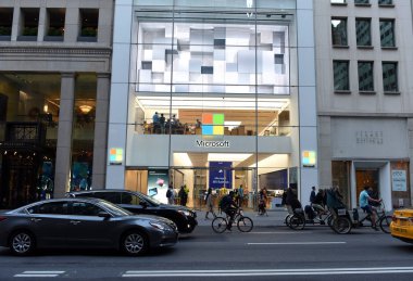 New York, Amerika Birleşik Devletleri - 25 Mayıs 2018: Microsoft store New York'ta beşinci cadde üzerinde. 