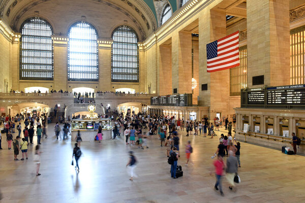 Нью-Йорк, США - 26 мая 2018 года: Люди в главном зале Большого Центрального Терминала, Нью-Йорк
.