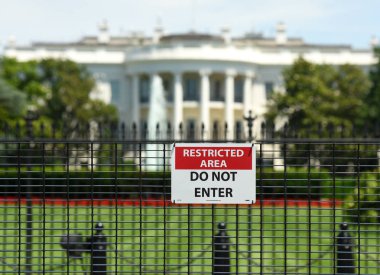 Washington, Dc - 01 Haziran 2018: yazıt ile 'Yasak bölge, girmeyin' çitin çevresinde Beyaz Saray, Washington Dc üzerinde oturum.