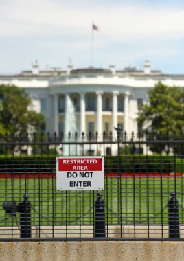 Washington, Dc - 01 Haziran 2018: yazıt ile 'Yasak bölge, girmeyin' çitin çevresinde Beyaz Saray, Washington Dc üzerinde oturum.