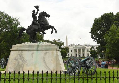 Washington, Dc - 02 Haziran 2018: Andrew Jackson'ın heykelinin Lafayette Square ve Beyaz Saray.