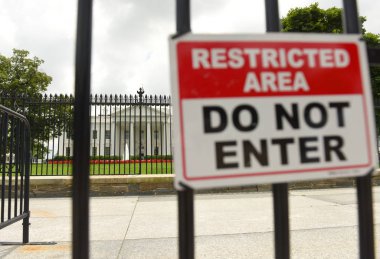 Washington, Dc - 02 Haziran 2018: yazıt ile 'Yasak bölge, girmeyin' çitin çevresinde Beyaz Saray, Washington Dc üzerinde oturum.