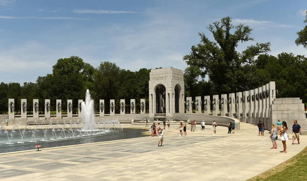 Washington, Dc - 01 Haziran 2018: Ziyaretçiler dünya savaşı Washington anma.
