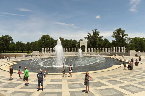 Washington, Dc - 01 Haziran 2018: Ziyaretçiler dünya savaşı Washington anma.