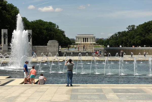 Washington Junho 2018 Visitantes Memorial Segunda Guerra Mundial Washington — Fotografia de Stock