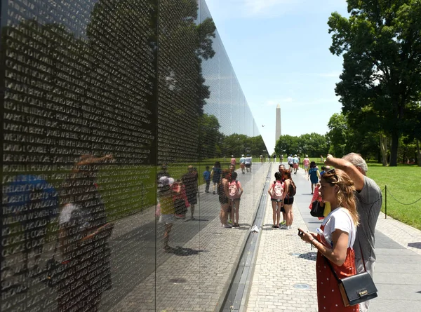Washington Juni 2018 Mensen Bezoeken Van Vietnam War Memorial Washington — Stockfoto