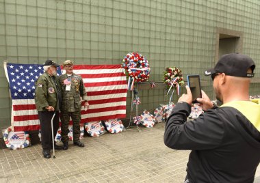 New York, Amerika Birleşik Devletleri - 28 Mayıs 2018: Vietnam Gazileri Vietnam Gazileri Plaza, olarak da bilinen New York Vietnam Gazileri Anıtı üzerinde bellek günde toplantı sırasında.