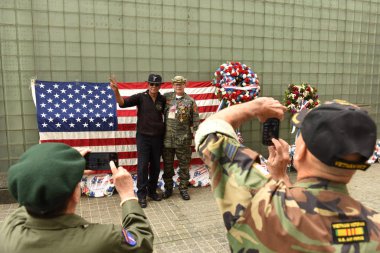 New York, Amerika Birleşik Devletleri - 28 Mayıs 2018: Vietnam Gazileri Vietnam Gazileri Plaza, olarak da bilinen New York Vietnam Gazileri Anıtı üzerinde bellek günde toplantı sırasında.