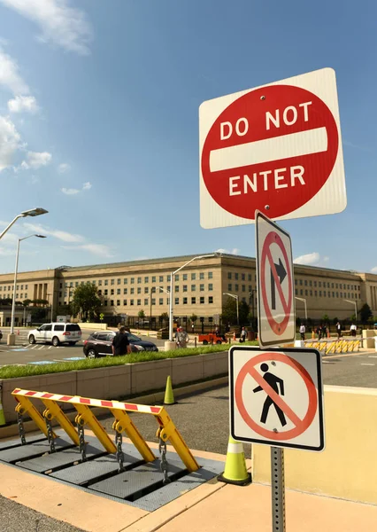 Washington Iunie 2018 Barierele Siguranță Semnele Oprire Fața Clădirii Pentagonului — Fotografie, imagine de stoc