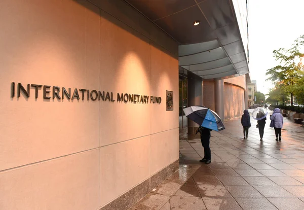 Washington June 2018 People International Monetary Fund Imf Headquarters Building — Stock Photo, Image
