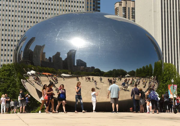 Чикаго Сша Червня 2018 Люди Біля Хмарні Ворота Громадських Скульптура — стокове фото