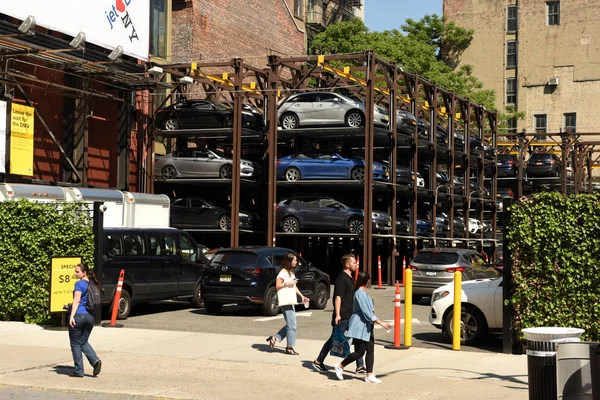 New York Verenigde Staten Mei 2018 Voetgangers Buurt Van Parkeren — Stockfoto