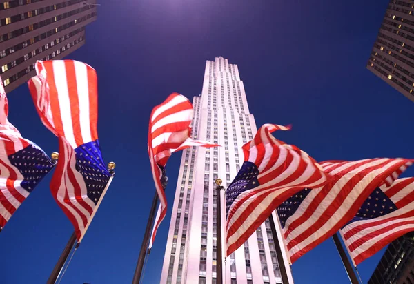 ニューヨーク アメリカ合衆国 2018 私たちはニューヨーク市のロックフェラー Centenear にあるフラグ — ストック写真