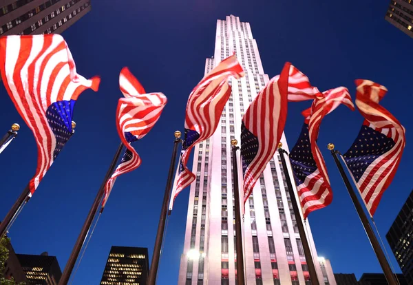 ニューヨーク アメリカ合衆国 2018 ニューヨーク Cit でロックフェラー Centenear 近くアメリカ国旗 — ストック写真