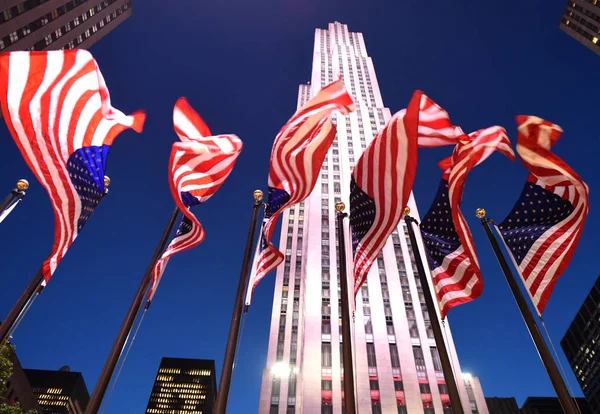 New York États Unis Mai 2018 Drapeaux Américains Près Rockefeller Images De Stock Libres De Droits