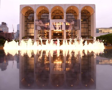 New York, Amerika Birleşik Devletleri - 29 Mayıs 2018: New York'taki Metropolitan Opera.